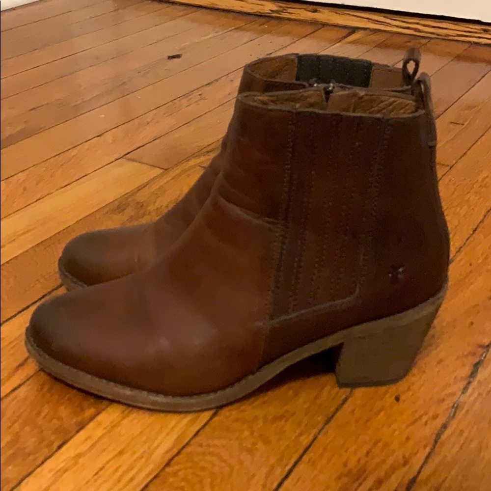 Cognac Frye Chelsea boots with small heel